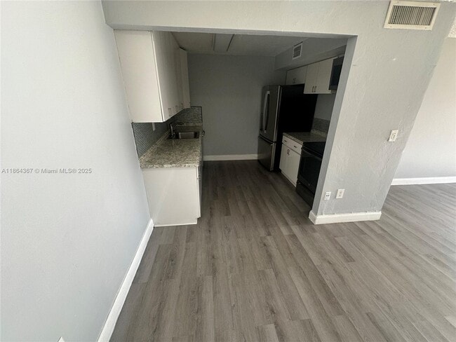 Building Photo - 7200 Fairway Dr
