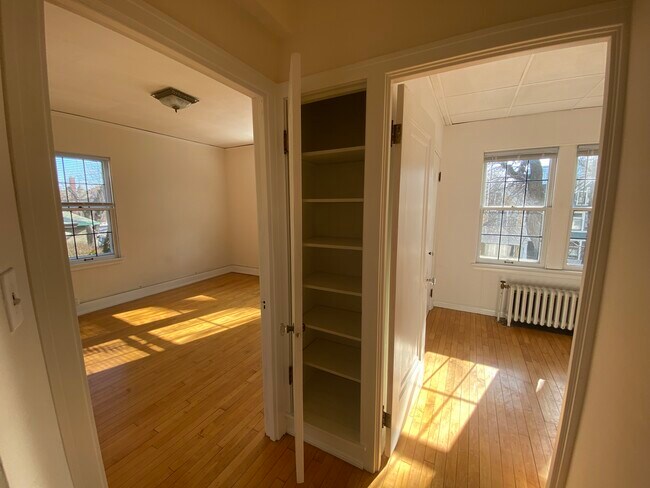 Unit 4 - Hallway - 2224 E Ivanhoe Plz