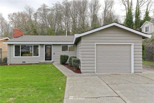 Building Photo - South Beacon Hill - Updated 3 Bedroom / 2 ...