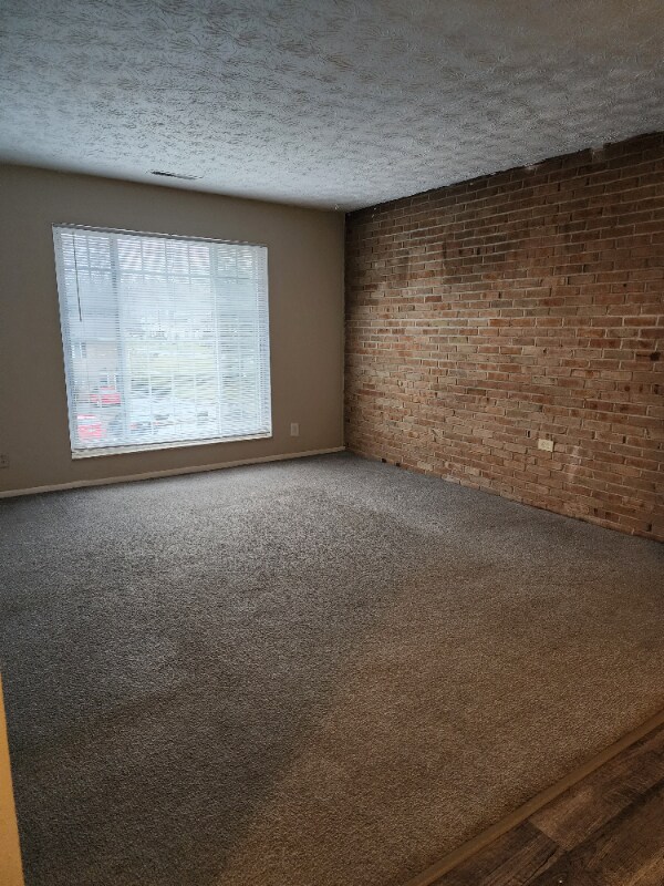 Building Photo - 1101 W Maple St
