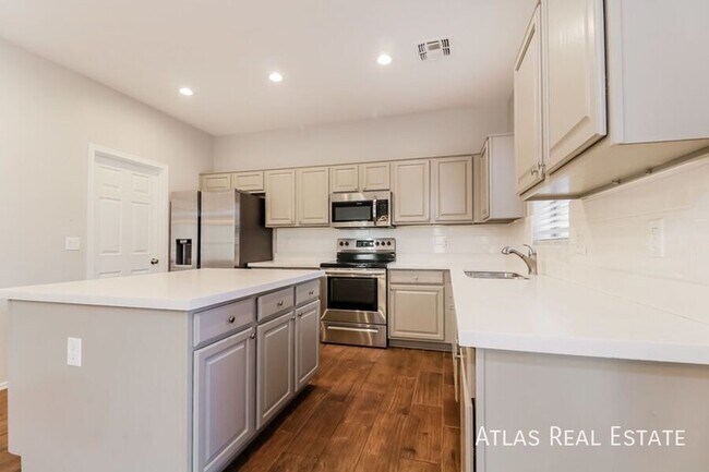 Foto del edificio - 17254 W Country Gables Dr