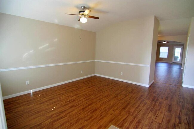 Building Photo - 24630 Lakecrest Village Dr