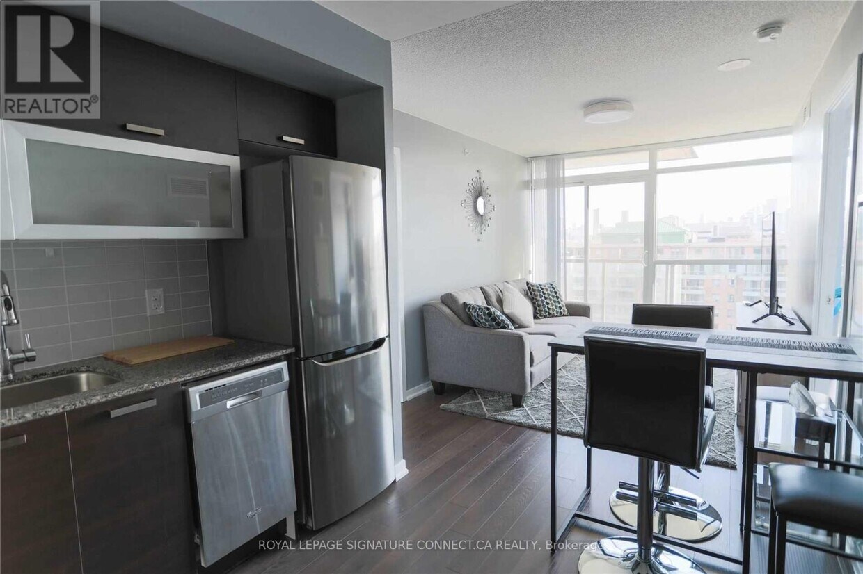 Photo principale - 68-1068 Abell St