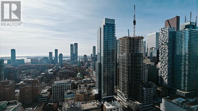 Photo du bâtiment - 88 Queen St E