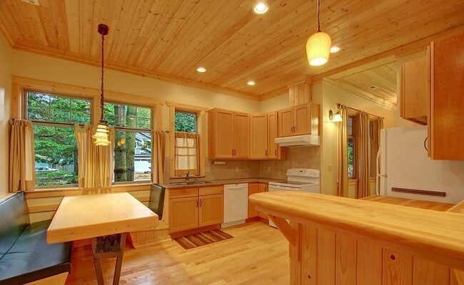 Foto del edificio - Everett Rambler for rent with RV parking -...