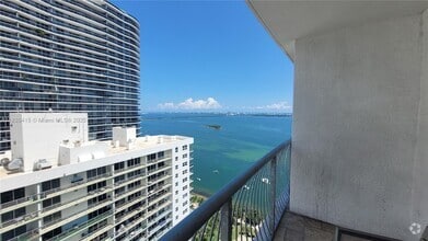 Building Photo - 1750 N Bayshore Dr