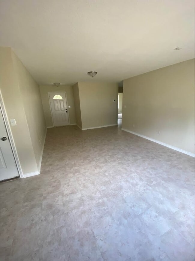 Building Photo - 600 N 5th St