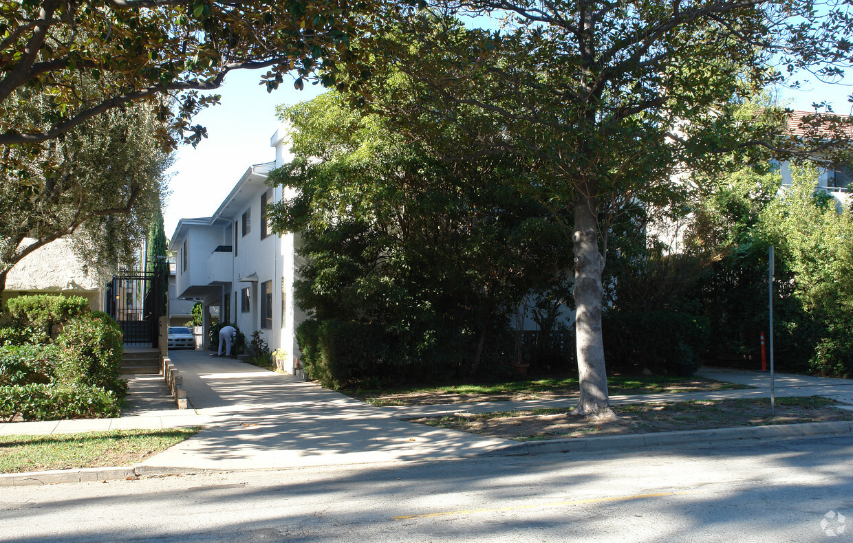 Building Photo - 1917 Overland Ave