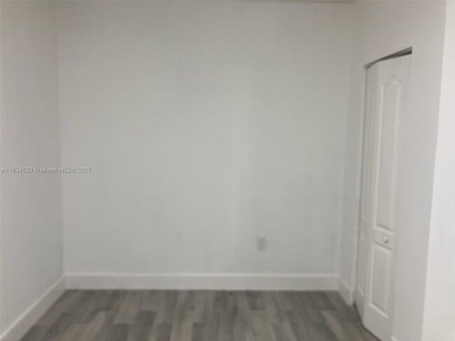 Building Photo - 10325 SW 115th Ct