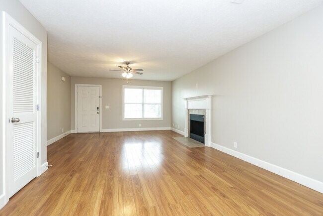 Building Photo - 2057 Aberdeen Cir