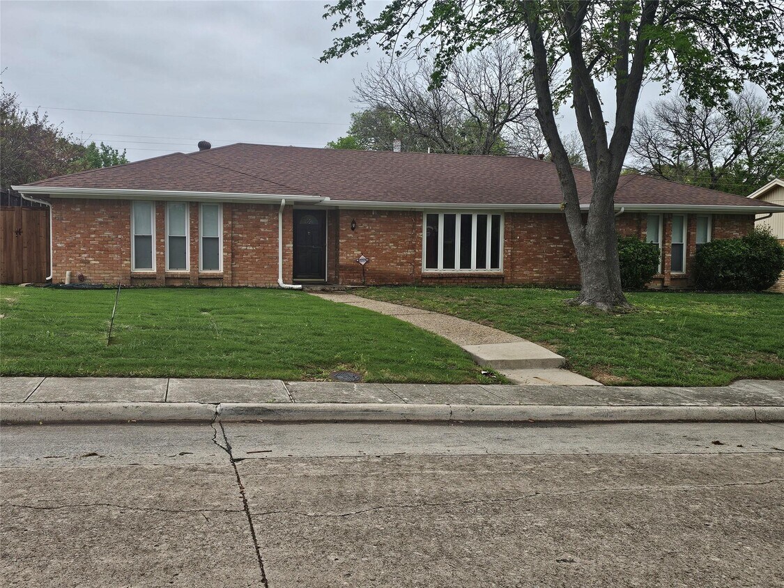 Primary Photo - 2905 Brookview Dr