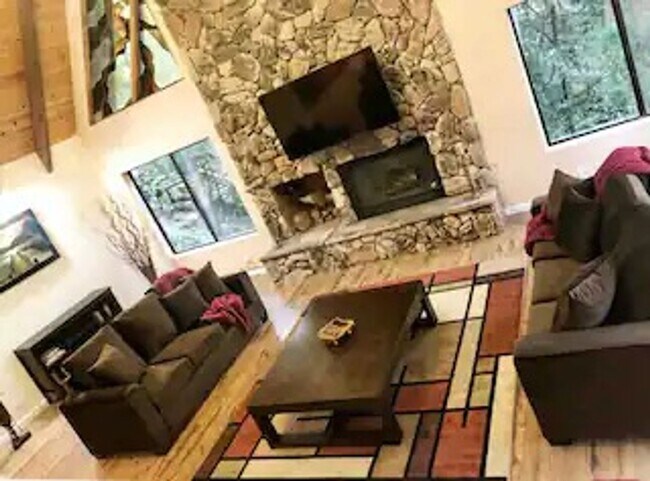 Building Photo - Great Contemporary Lake View Home above Burnt Mill Beach Club