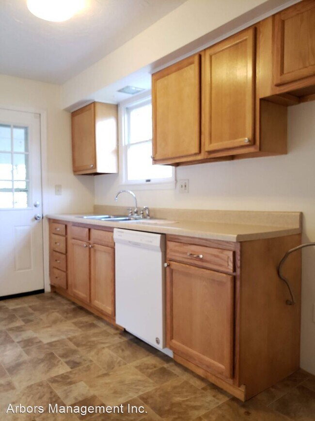Foto del edificio - 3 br, 1 bath House - 557 GLENROCK DRIVE