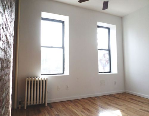 Building Photo - 170 Delancey St