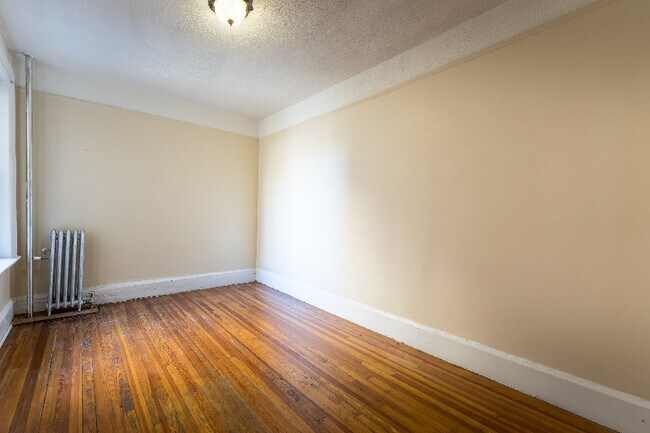 Building Photo - 516-520 W 188th St