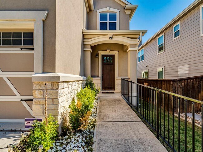 Foto del edificio - 9011 Pin Brush Dr