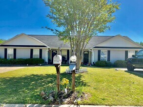 Building Photo - 111 Goldfinch Ct