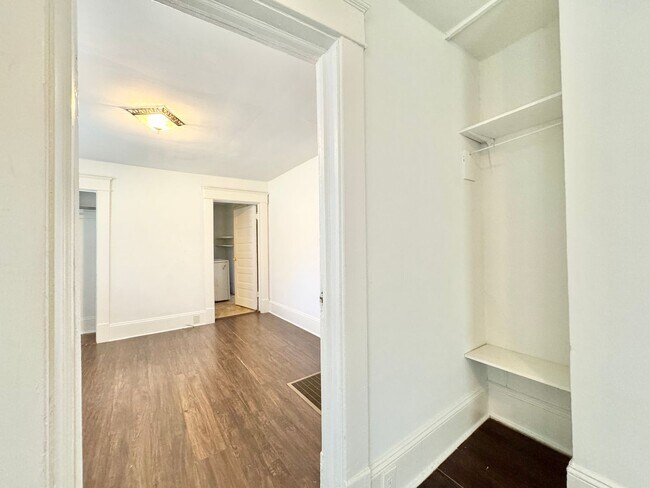 Foto del edificio - Adorable 3 Bedroom Close to UNCG!