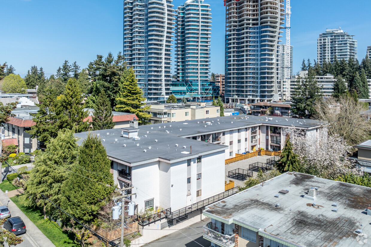 Building Photo - Blackwood Manor