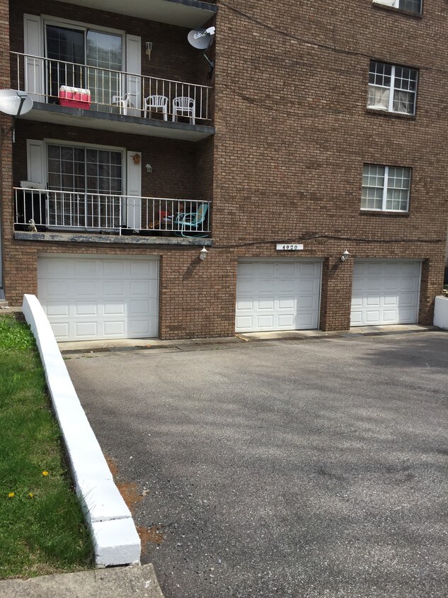 Six Unit Apt Bldg. Each apt has a 1 car garag - 4920 Washington Ave SE