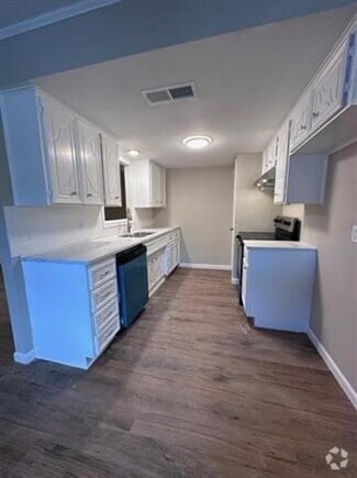 Building Photo - 921 S Valentine Dr
