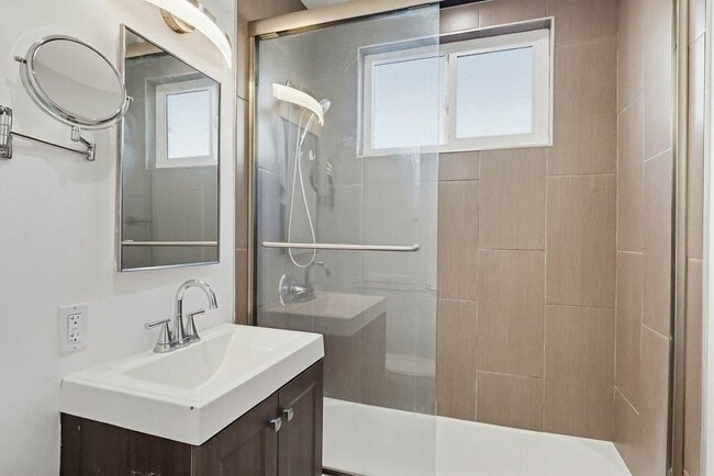 Building Photo - 6065 Pickford Pl