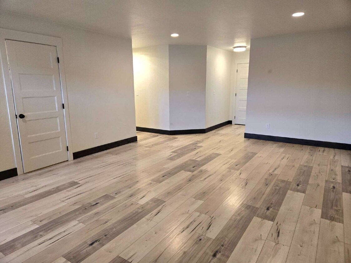 Foto principal - 2 bedroom ,2 bathroom w/ no stairs