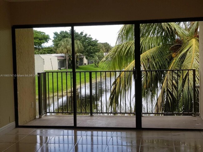 Foto del edificio - 1484 Lake Crystal Dr