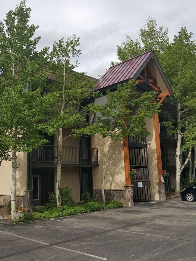 Building Photo - 1127-9000 Divide Rd