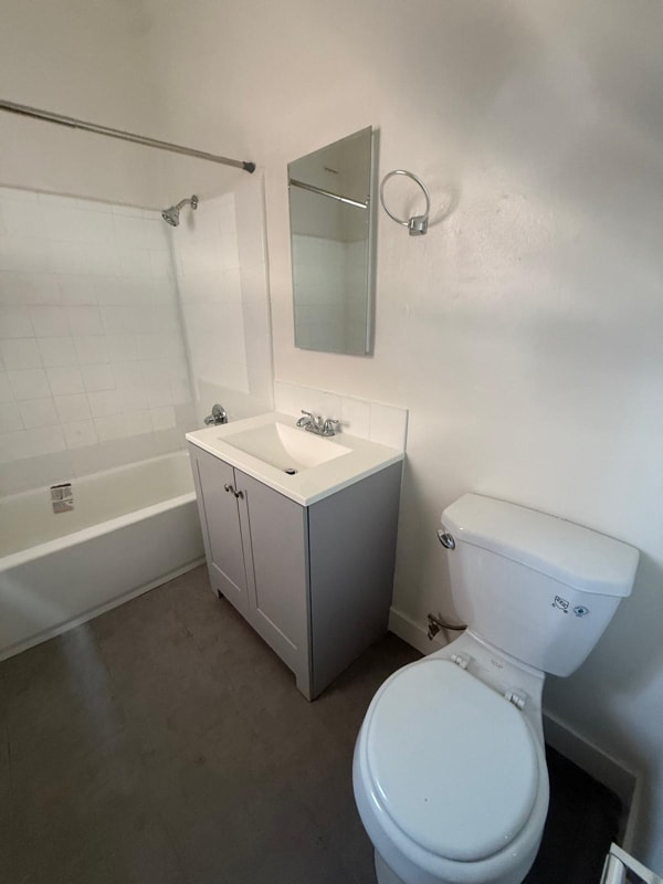 Building Photo - 1117 S Norton Ave