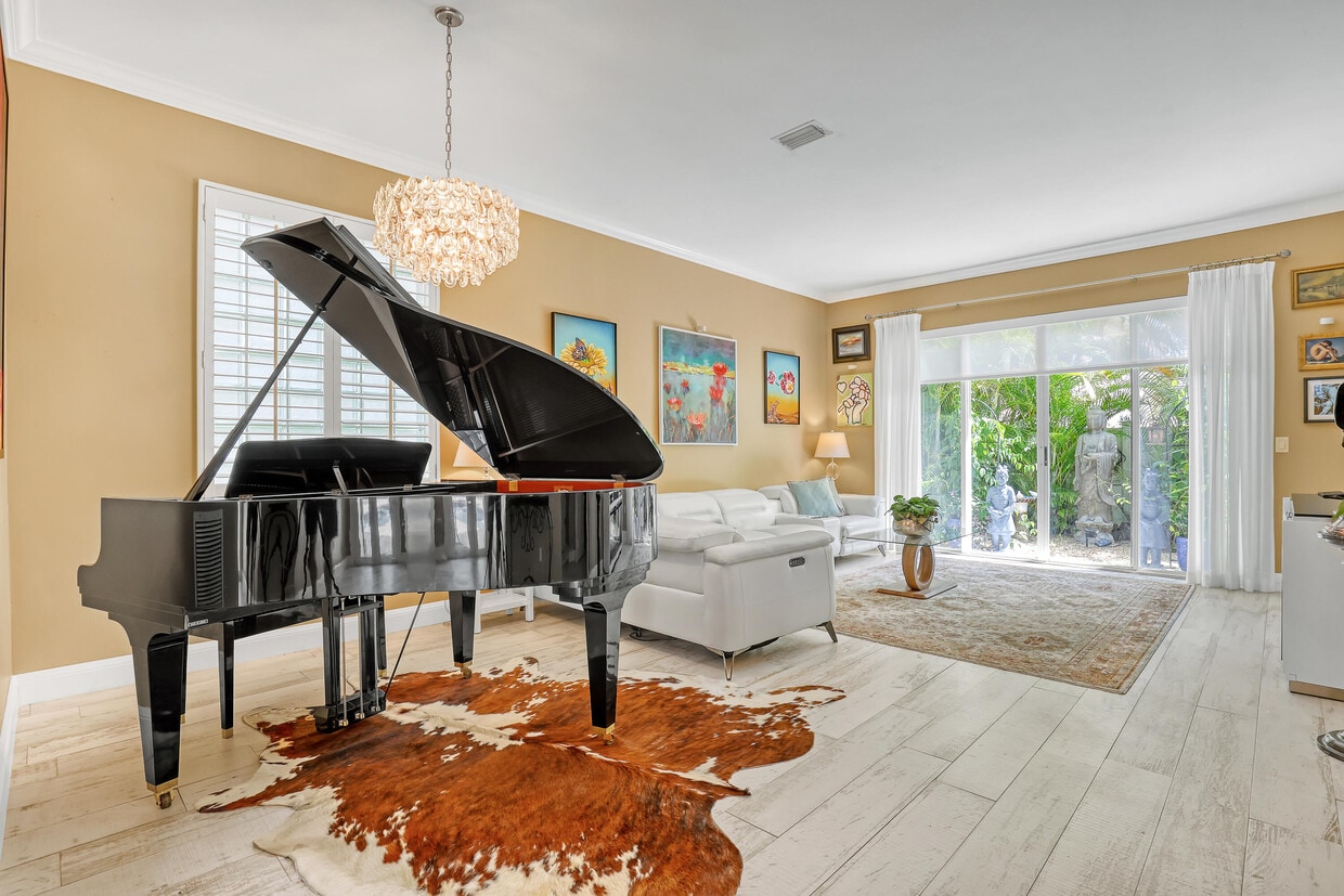 Foto principal - 2076 Cezanne Rd