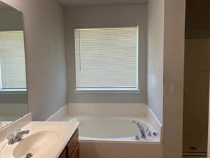 Building Photo - 9701 Nixon Dr