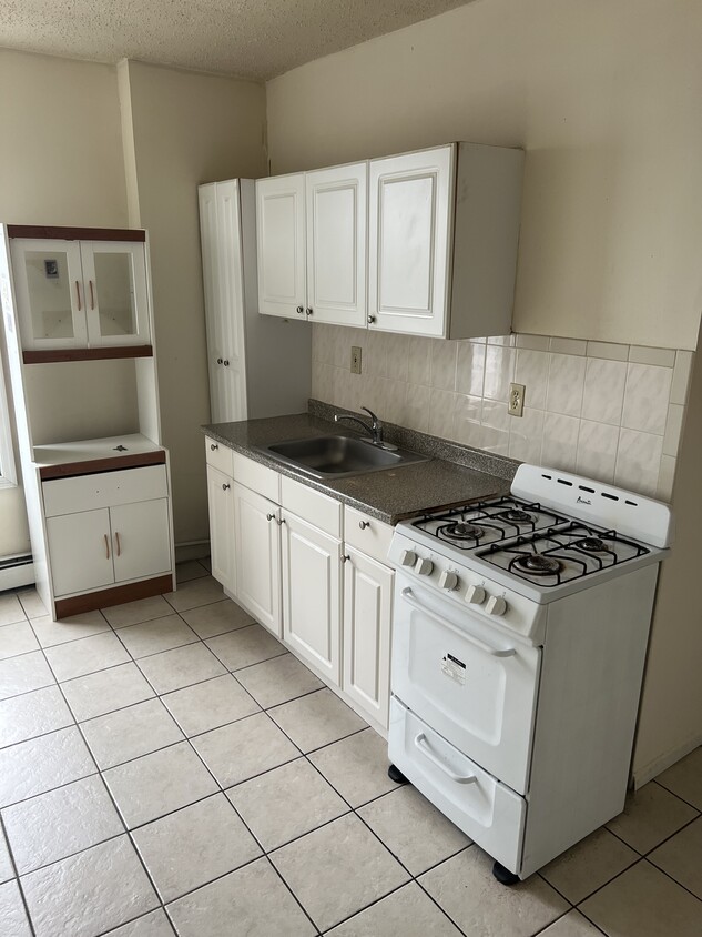 Primary Photo - 72 Parkhurst St