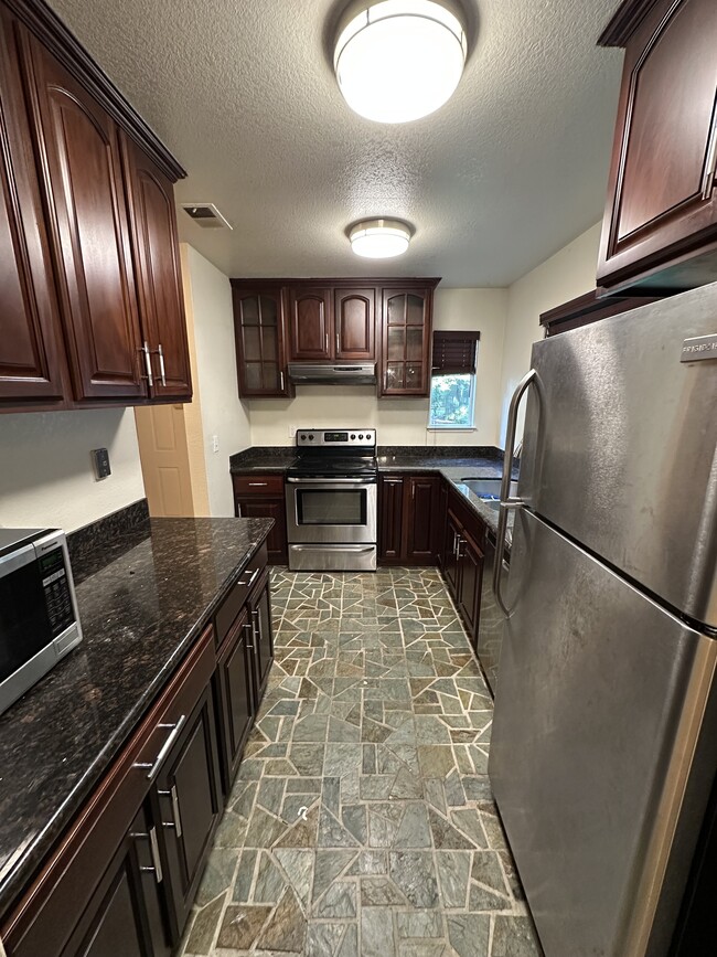 Kitchen - 137 Temescal Cir
