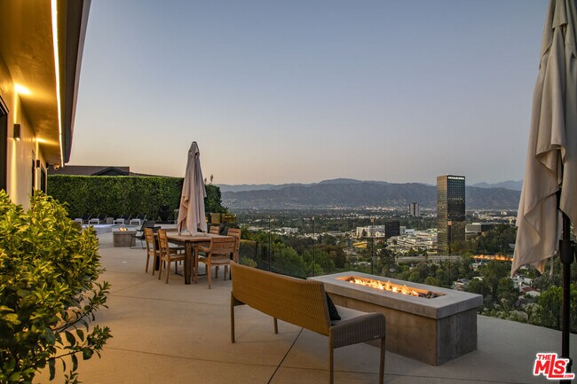 Foto del edificio - 3526 Wrightwood Ct