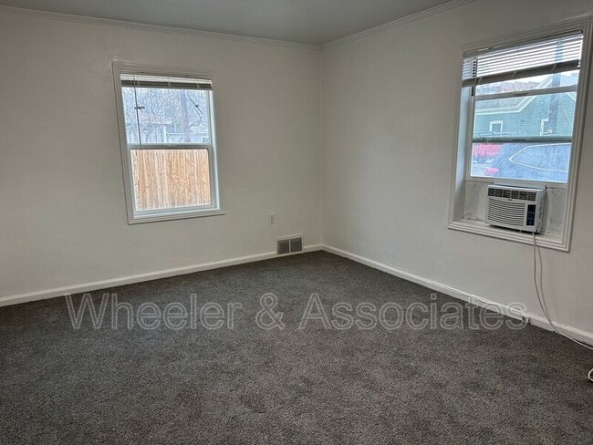 Building Photo - 2564 Porter Ave