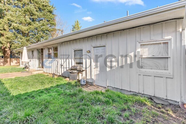 Building Photo - 9720 SW Frewing St