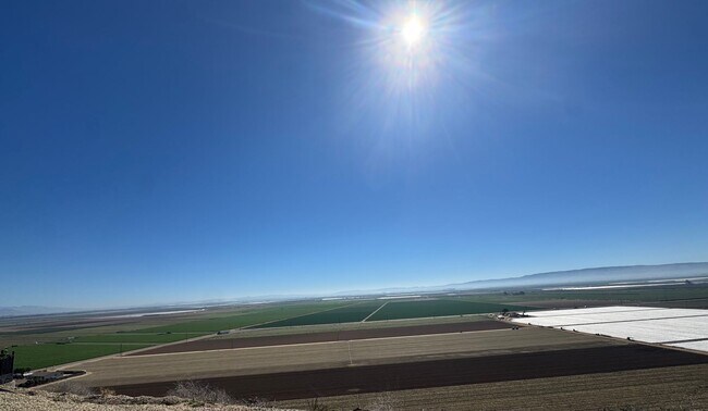 Foto del edificio - 3-Bedroom Home with Spectacular Views and Immaculate Care in Nipomo