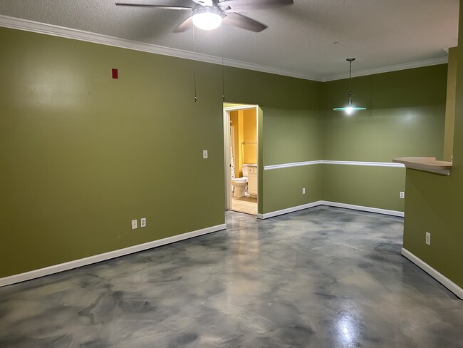 Building Photo - 1103 Walden Park Dr