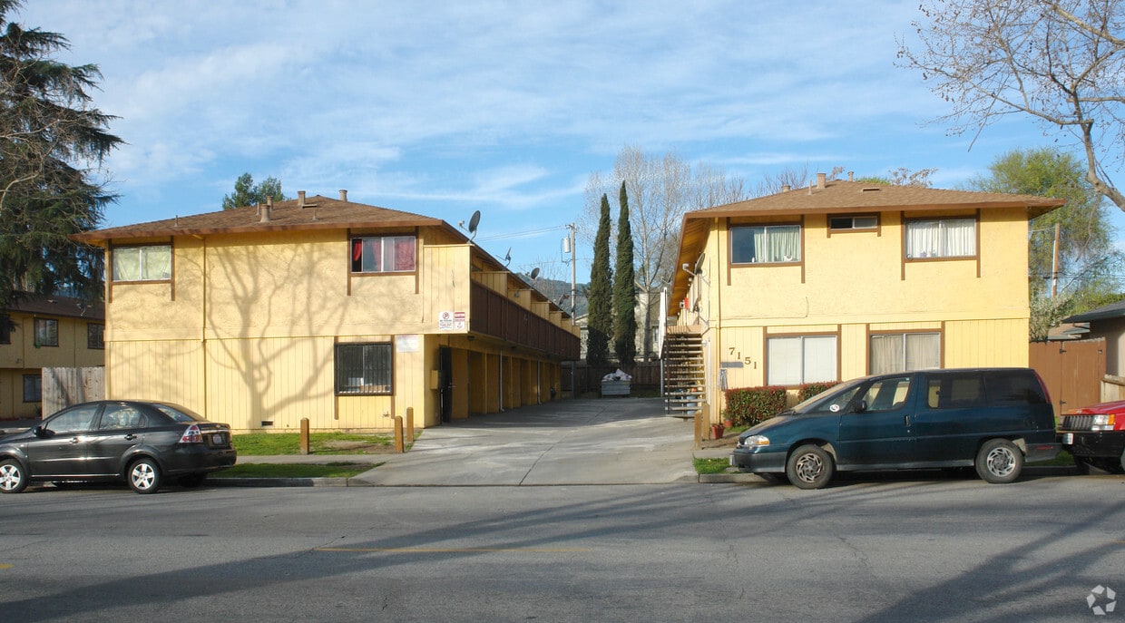 Foto principal - 7151 Church St