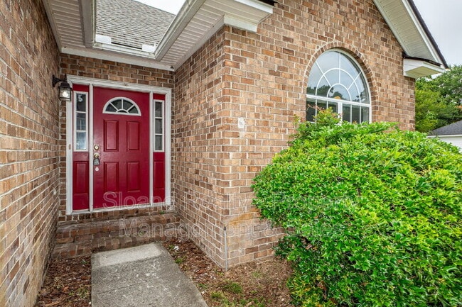 Building Photo - 1584 Kentwood Cir