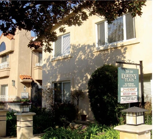 Foto del edificio - 328-330 S Doheny Dr