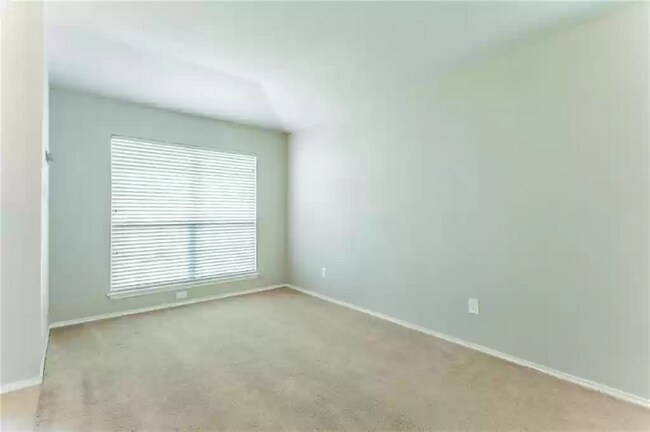 Building Photo - 10140 Salem Way