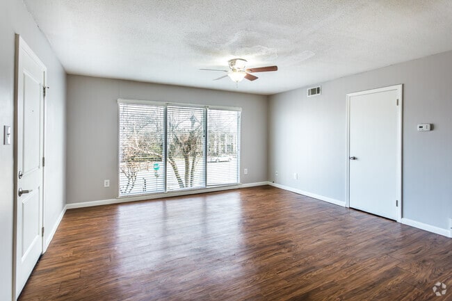 2BR, 1BA - 950SF - Living Room - The Midtowner