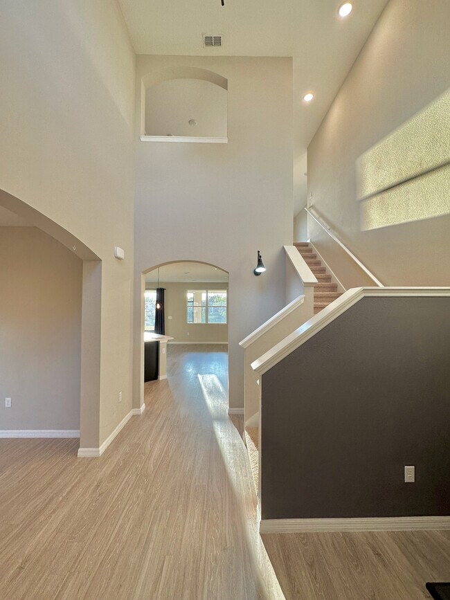 Building Photo - 165 Bella Verano Way