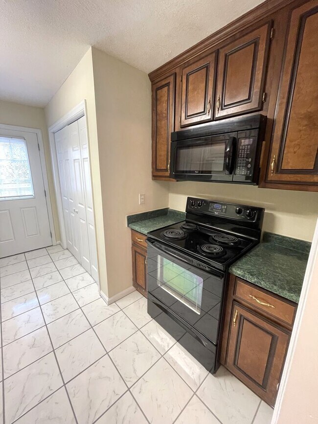 Building Photo - CHERRY HILLS CT - 1028