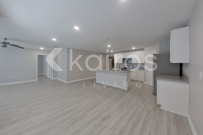 Foto del edificio - 316 Monarch Ln