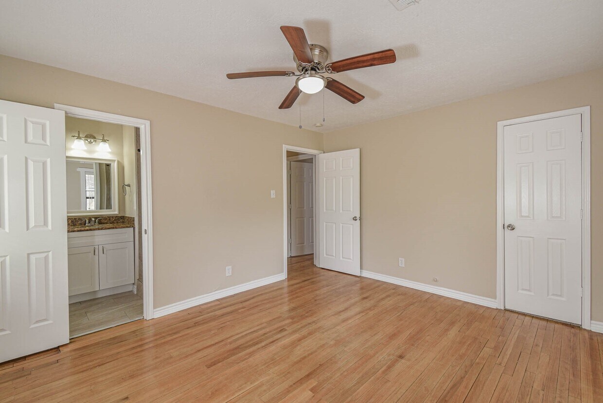 Building Photo - 1509 N San Jacinto St