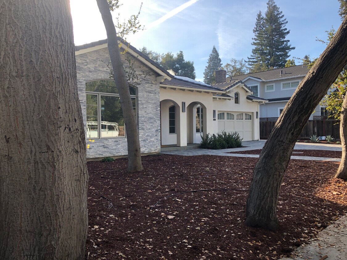 Primary Photo - 660 Coleridge Ave