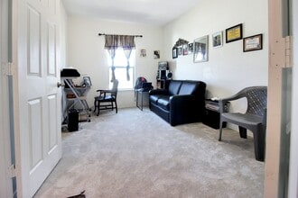 Building Photo - 668 Bailey Park Dr